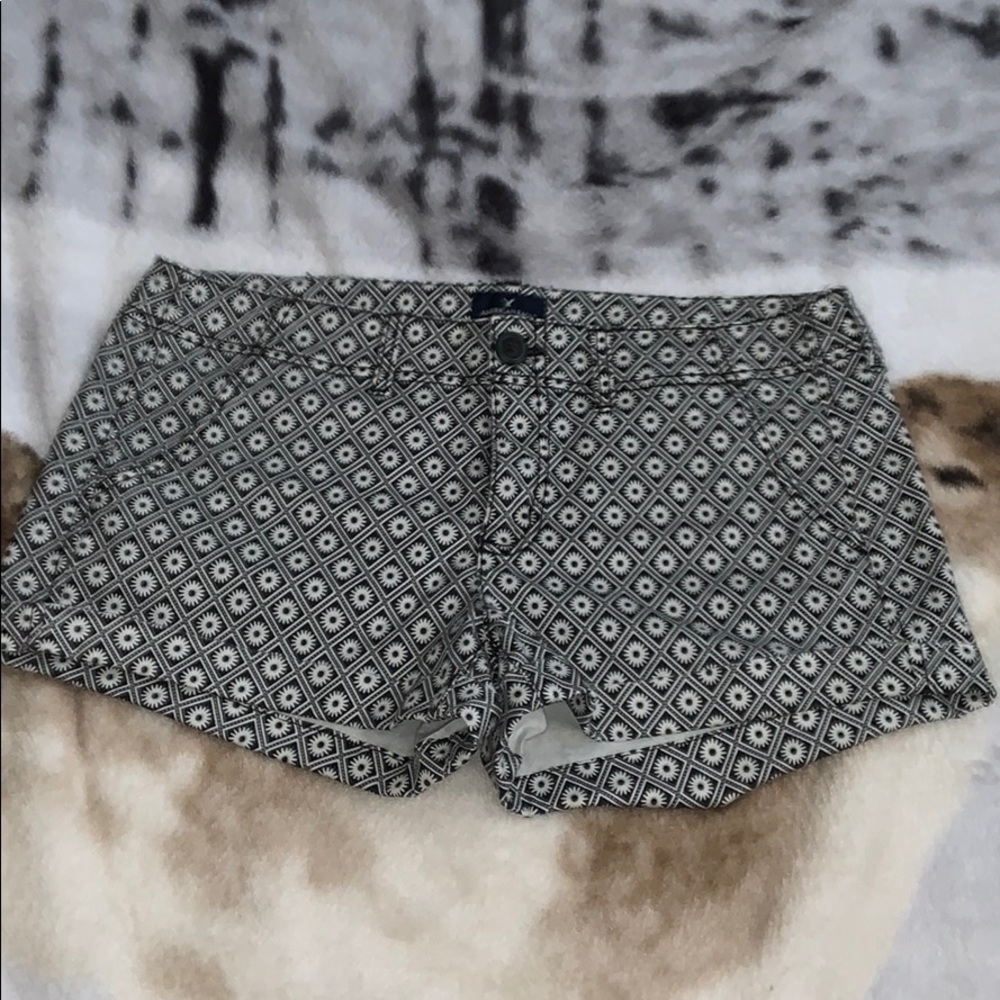 American Eagle Black & White Shorts size 10